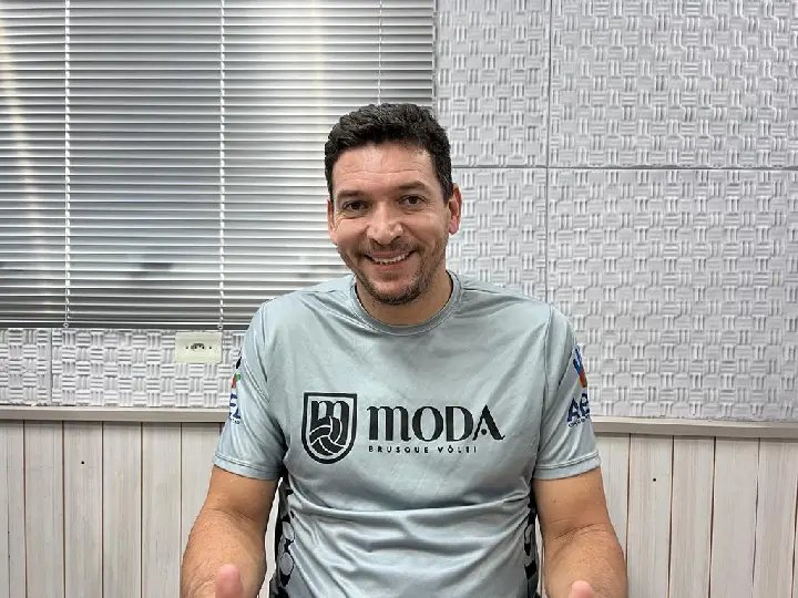 (V&iacute;deo) &ldquo;Brusque e Blumenau sempre &eacute; um jogo duro", afirma t&eacute;cnico do Abel Moda Brusque V&ocirc;lei