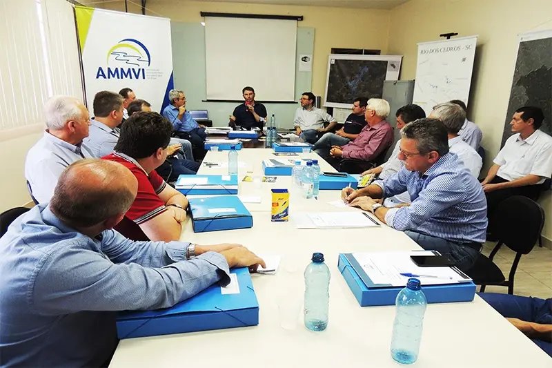 Prefeitos realizam última assembleia do ano