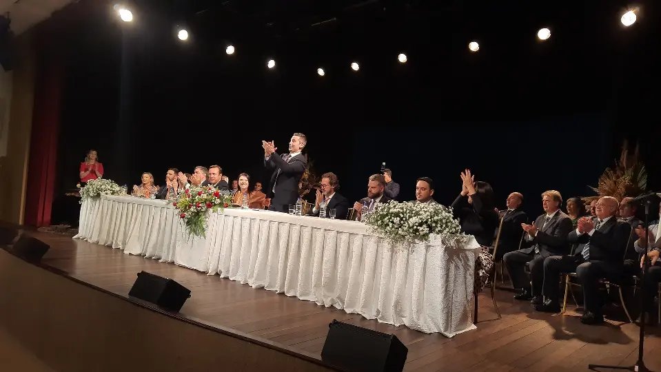 (V&iacute;deo) Nova diretoria da OAB Brusque &eacute; empossada