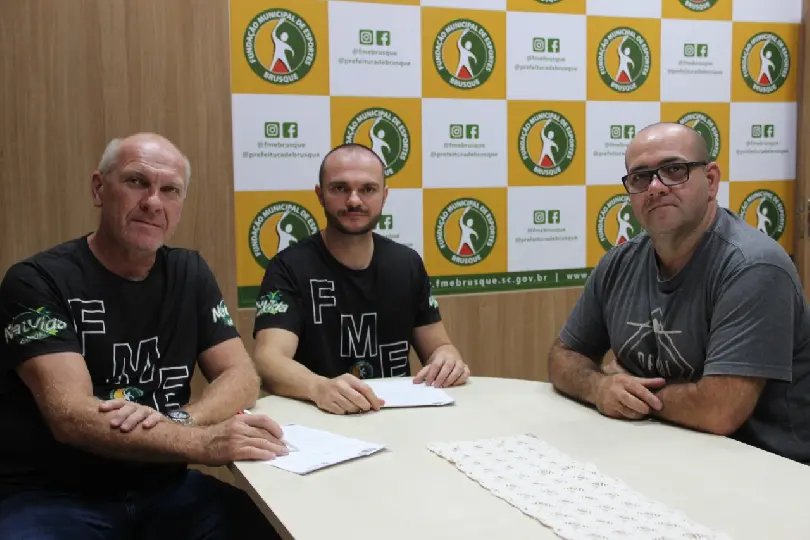 Ap&oacute;s reuni&atilde;o, jogos comunit&aacute;rios passam por ajustes