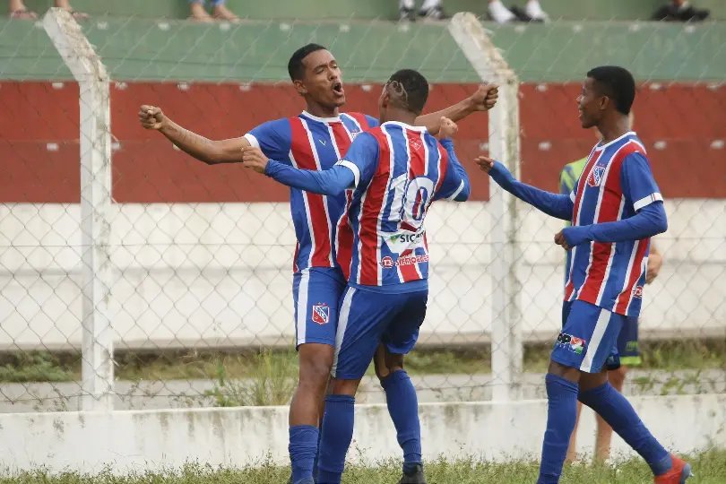 Com zagueiro artilheiro, Carlos Renaux vence o BEC fora de casa 