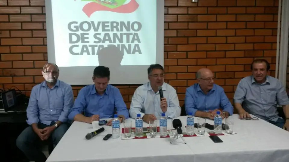 Governador admite erro com EEB João Boos