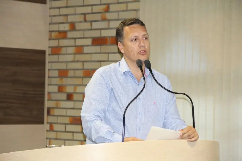 Vereador defende vigia e mostra outro vídeo da agressão