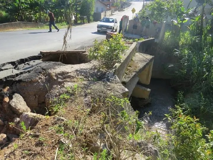 Secretaria de Obras substitui galeria na rua Monsenhor Valentim Loch