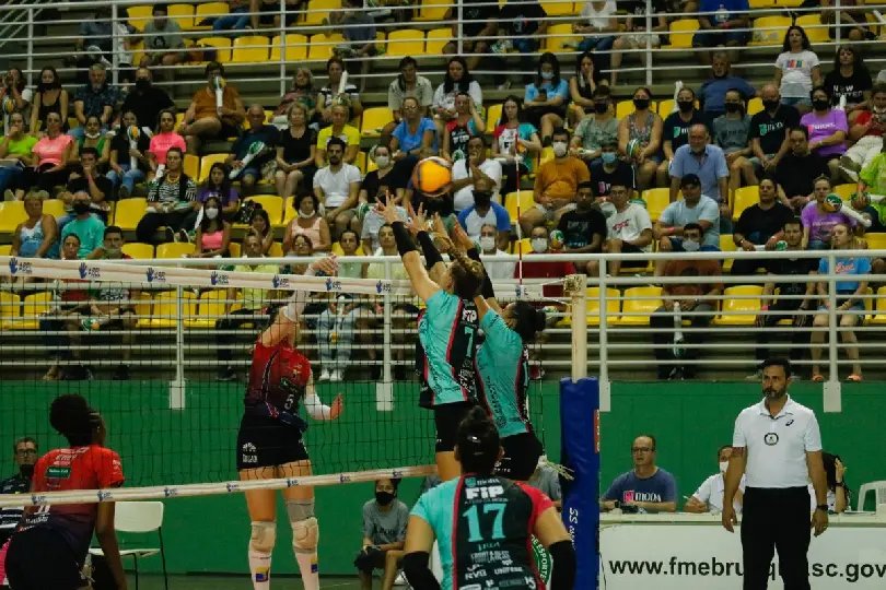 Cl&aacute;ssico  Moda Brusque V&ocirc;lei e Blumenau decide vaga na Superliga A