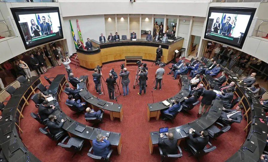 Sess&atilde;o na AL julga impeachment de Carlos Mois&eacute;s
