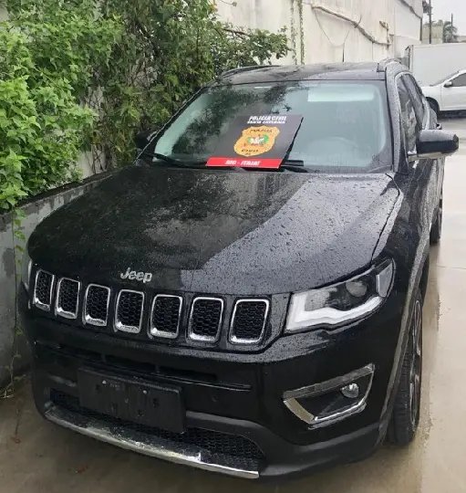 Pol&iacute;cia Civil faz pris&otilde;es e apreende ve&iacute;culo de luxo em Itaja&iacute; 
