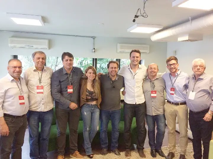 Prefeito eleito e vice participam de curso de liderança