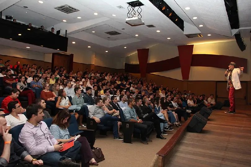 Fundador da Mormaii palestra em Brusque