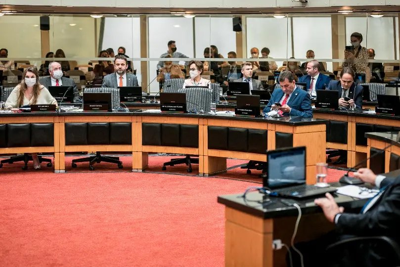 Deputados aprovam novo pedido de impeachment de Mois&eacute;s