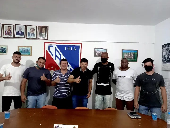 Carlos Renaux j&aacute; tem treinador definido e apresentado &agrave; torcida