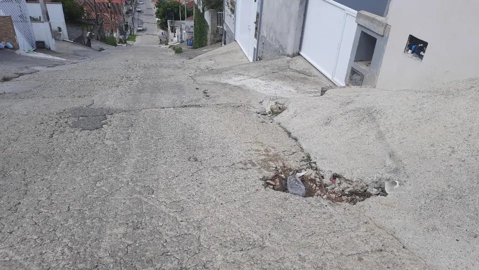 (V&iacute;deo) Moradores do Po&ccedil;o Fundo buscam solu&ccedil;&atilde;o para esgoto exposto em via p&uacute;blica