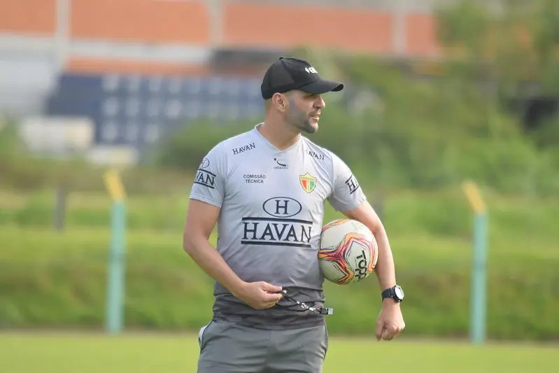 Les&otilde;es, contratos, regularidade: O t&eacute;cnico, Jerson Testoni, avalia cada situa&ccedil;&atilde;o