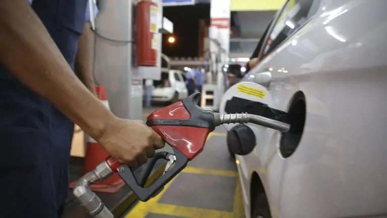 Governo deve enviar medida para reduzir valor da gasolina ao Congresso