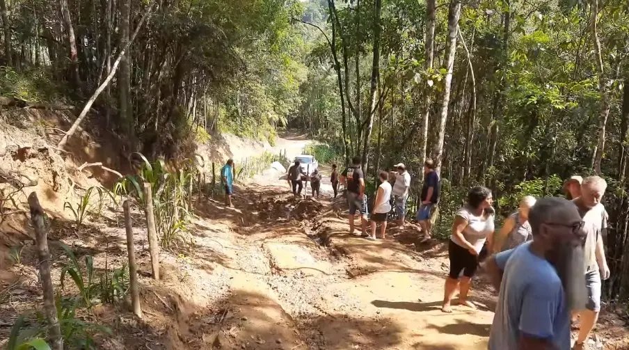 (V&Iacute;DEO) Reuni&atilde;o tenta solu&ccedil;&atilde;o para atrito de moradores