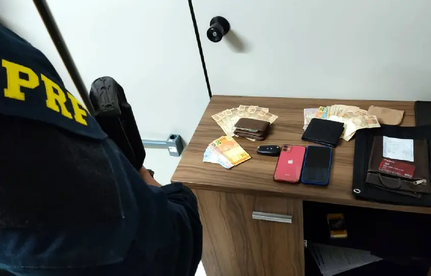 Homens envolvidos em extors&atilde;o mediante sequestro s&atilde;o presos na BR 101