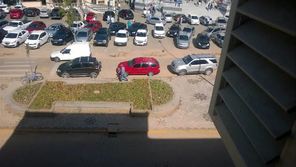 Quatro dias após a lama, pacientes e visitantes do hospital sofrem com a poeira 