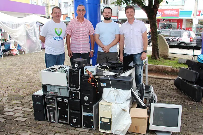 Sábado Fácil arrecada uma tonelada de lixo eletrônico