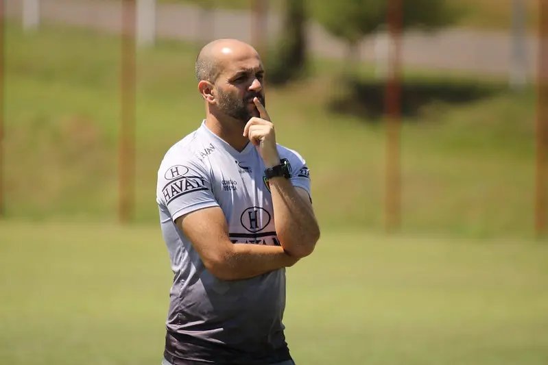 Advers&aacute;rio de domingo merece respeito e cautela, diz treinador