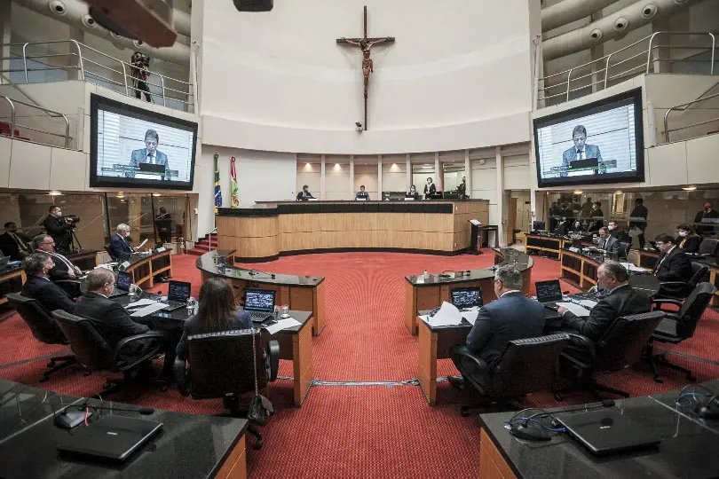 Vota&ccedil;&atilde;o do relat&oacute;rio do impeachment j&aacute; tem data