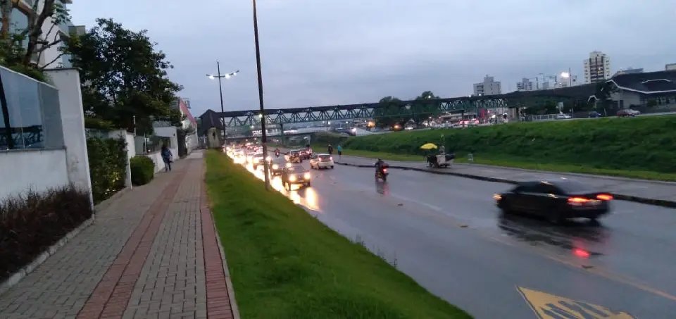 Homem &eacute; atropelado na beira rio e fica gravemente ferido