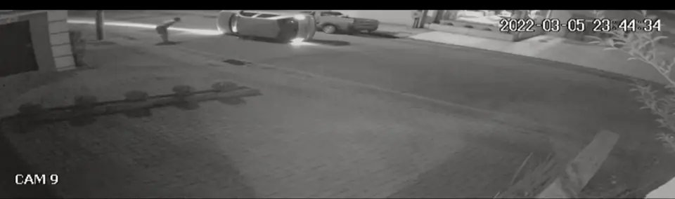 V&Iacute;DEO: Motorista perde o controle e capota no &Aacute;guas Claras 