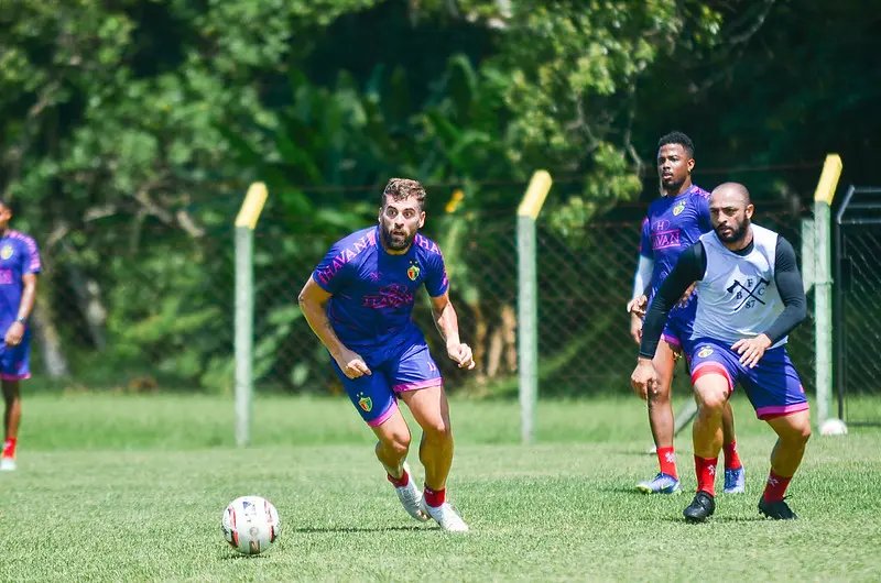 Com novidade, Brusque divulga relacionados para jogo contra Figueirense