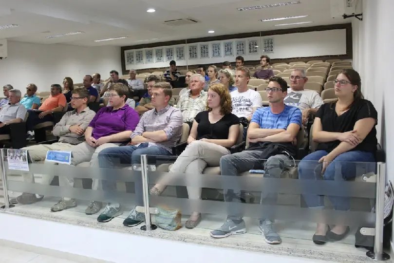 Câmara de Vereadores de Guabiruba recebe visitas ilustres