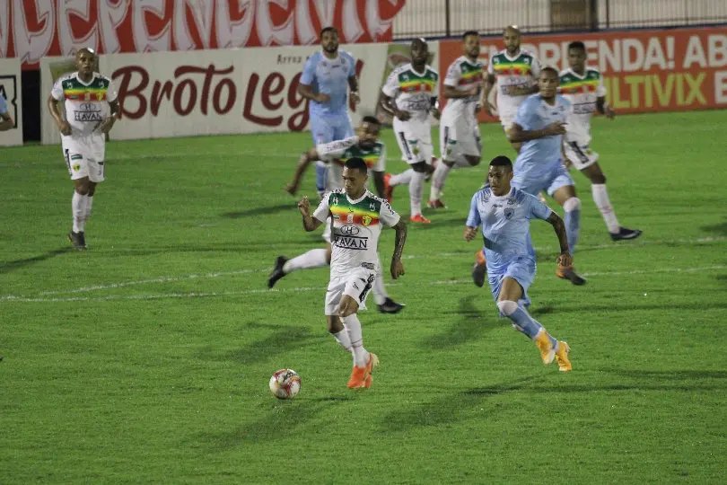 Brusc&atilde;o sai invicto pela quinta partida seguida