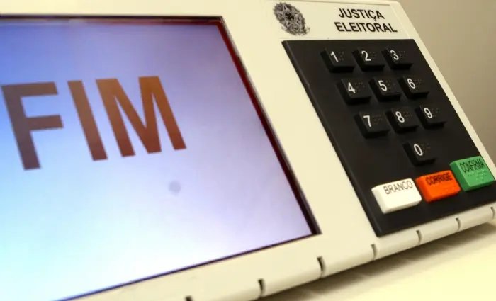 Proibi&ccedil;&atilde;o de debates e sabatinas pela Prefeitura n&atilde;o est&aacute; prevista nos decretos e portarias