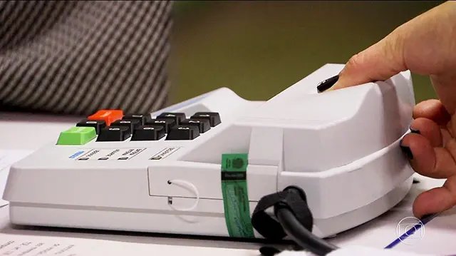 Brusquenses retornam as urnas em dia de decisão
