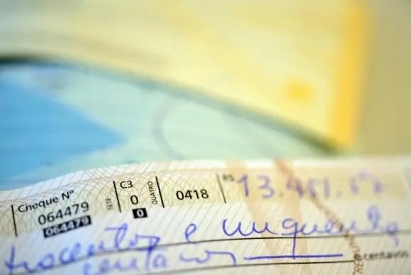 Juro do cheque especial vai a 324,9% ao ano