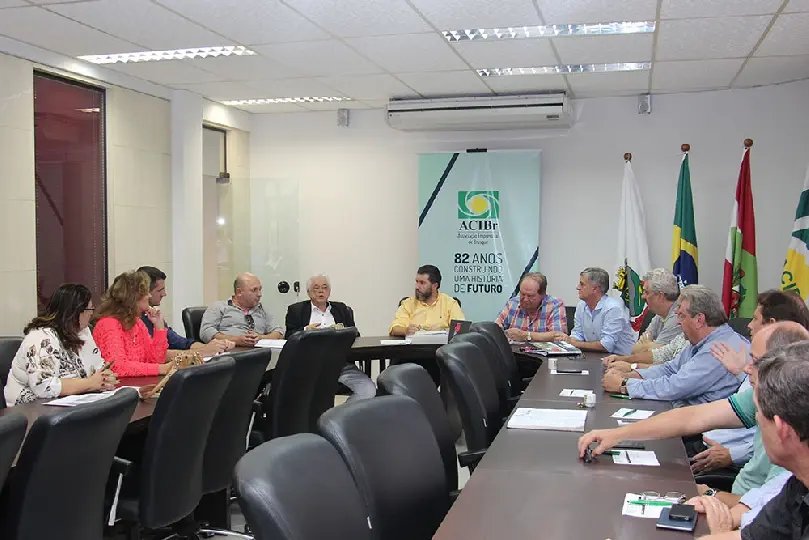 Diretoria da ACIBr se reúne com prefeito e vice eleitos de Brusque 