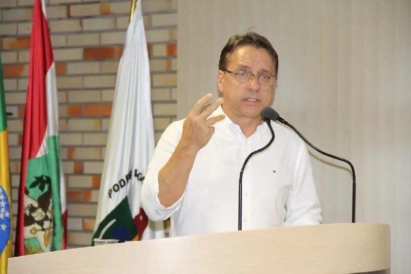 Há um amontoado de leis sem utilidade, diz vereador