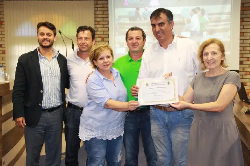 Câmara homenageia 50 anos da casa 1.020