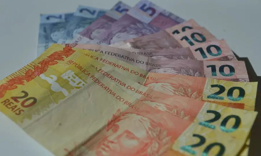 Trabalhadores nascidos em dezembro recebem cr&eacute;dito do FGTS