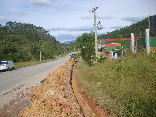 Ruas do Indaiá, em Nova Trento, recebem tubulação de água