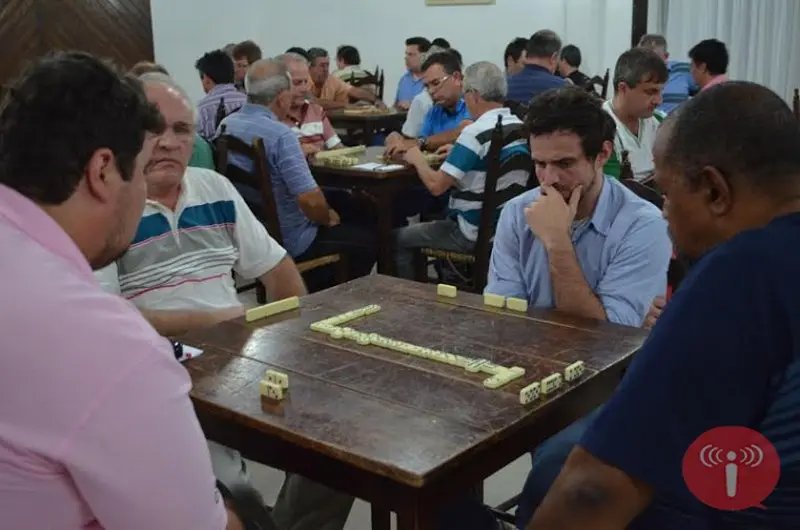 Dominó larga com 42 duplas