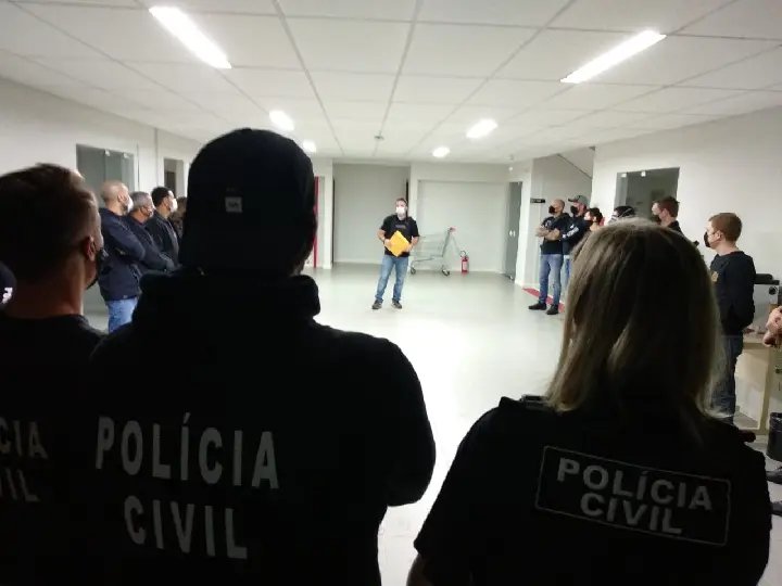  Opera&ccedil;&atilde;o cumpre mandados contra pornografia infanto juvenil pela internet