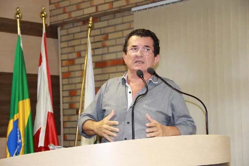 ′Ou é má fé ou as pessoas estão ficando imbecis′