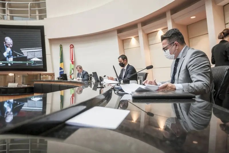 Comiss&atilde;o autoriza abertura do processo de impeachment contra Mois&eacute;s
