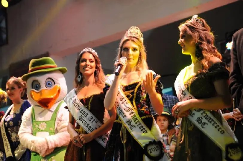 Nova Realeza será escolhida hoje