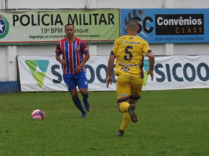 Carlos Renaux é melhor, mas peca demais na finalização 