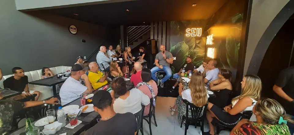 (V&iacute;deo) Deputado federal Daniel Silveira participa de evento do Instituto Conservador de Brusque
