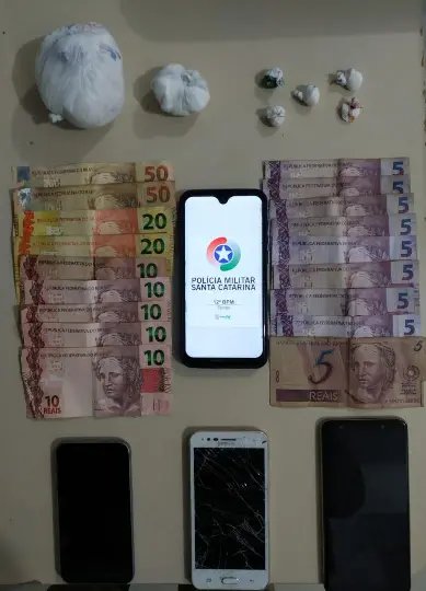 Homem &eacute; detido por tr&aacute;fico de drogas