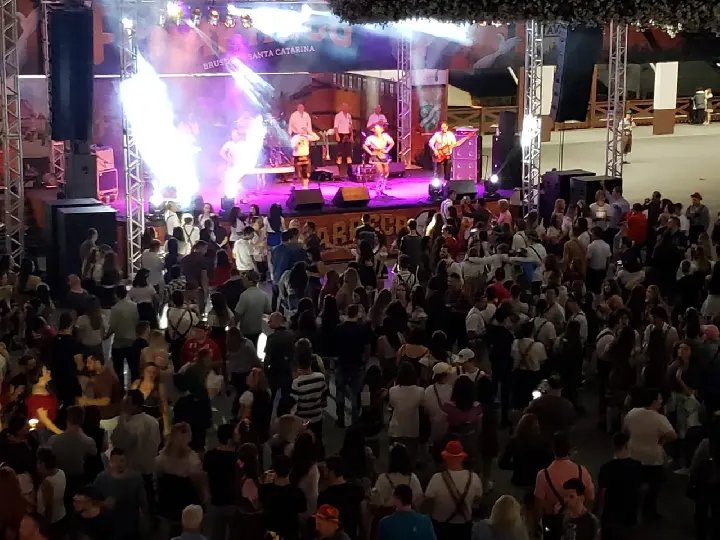 Véspera de feriado foi de Fenarreco lotada 