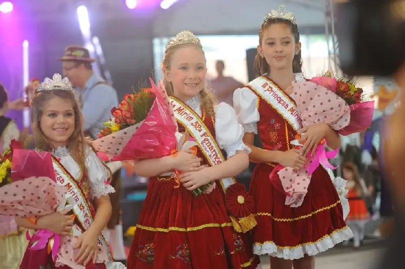 Realeza mirim da 32ª Fenarreco é eleita na tarde de terça-feira