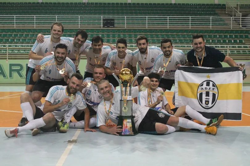 Festa da Floripa Têxtil na final do Municipal de Futsal 