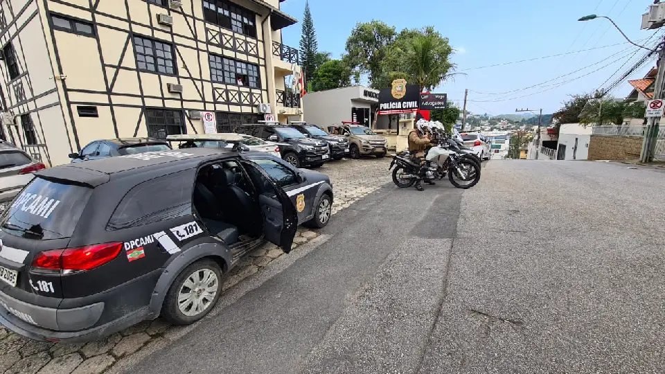 Opera&ccedil;&atilde;o das pol&iacute;cias Civil e Militar prende homem por tr&aacute;fico no Azambuja