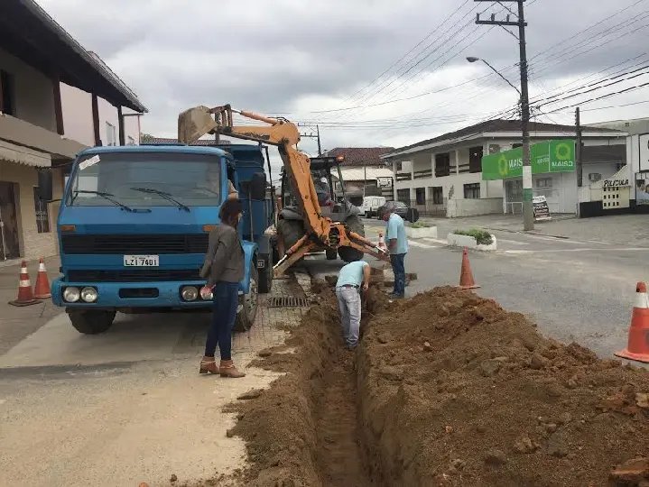 Samae troca rede de amianto na Rua Sete de Setembro